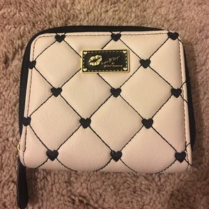 Betsey Johnson heart wallet