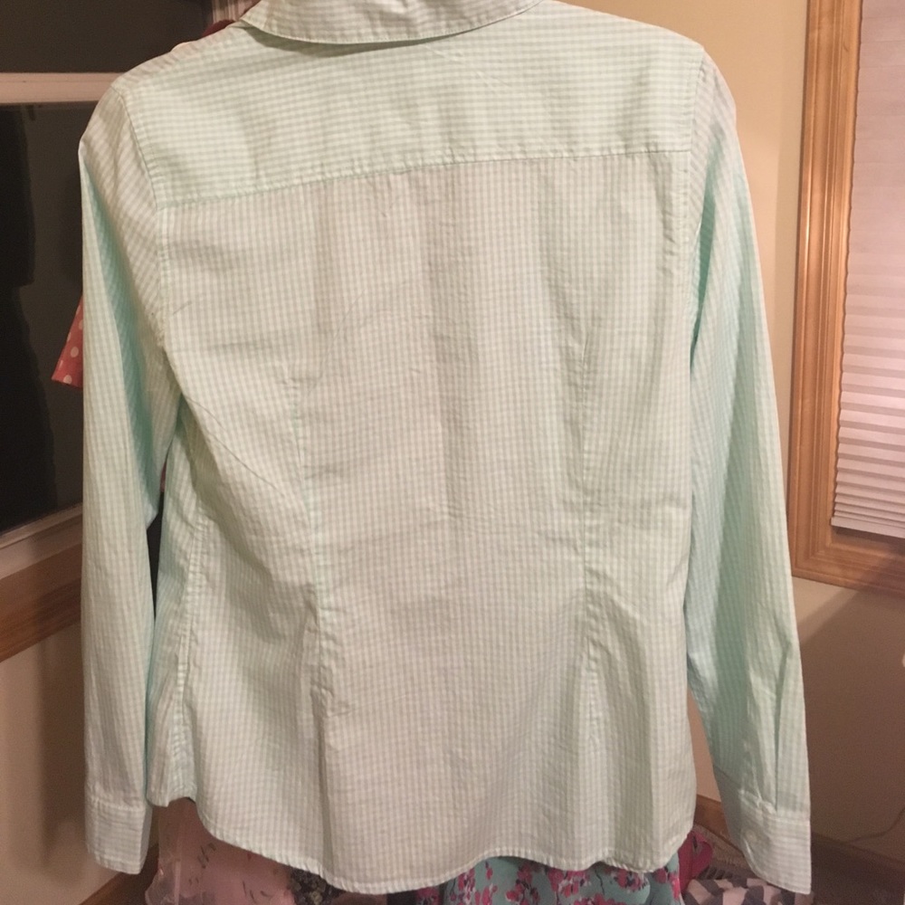 Gently used Tommy Hilfiger button down shirt - Picture 4 of 4