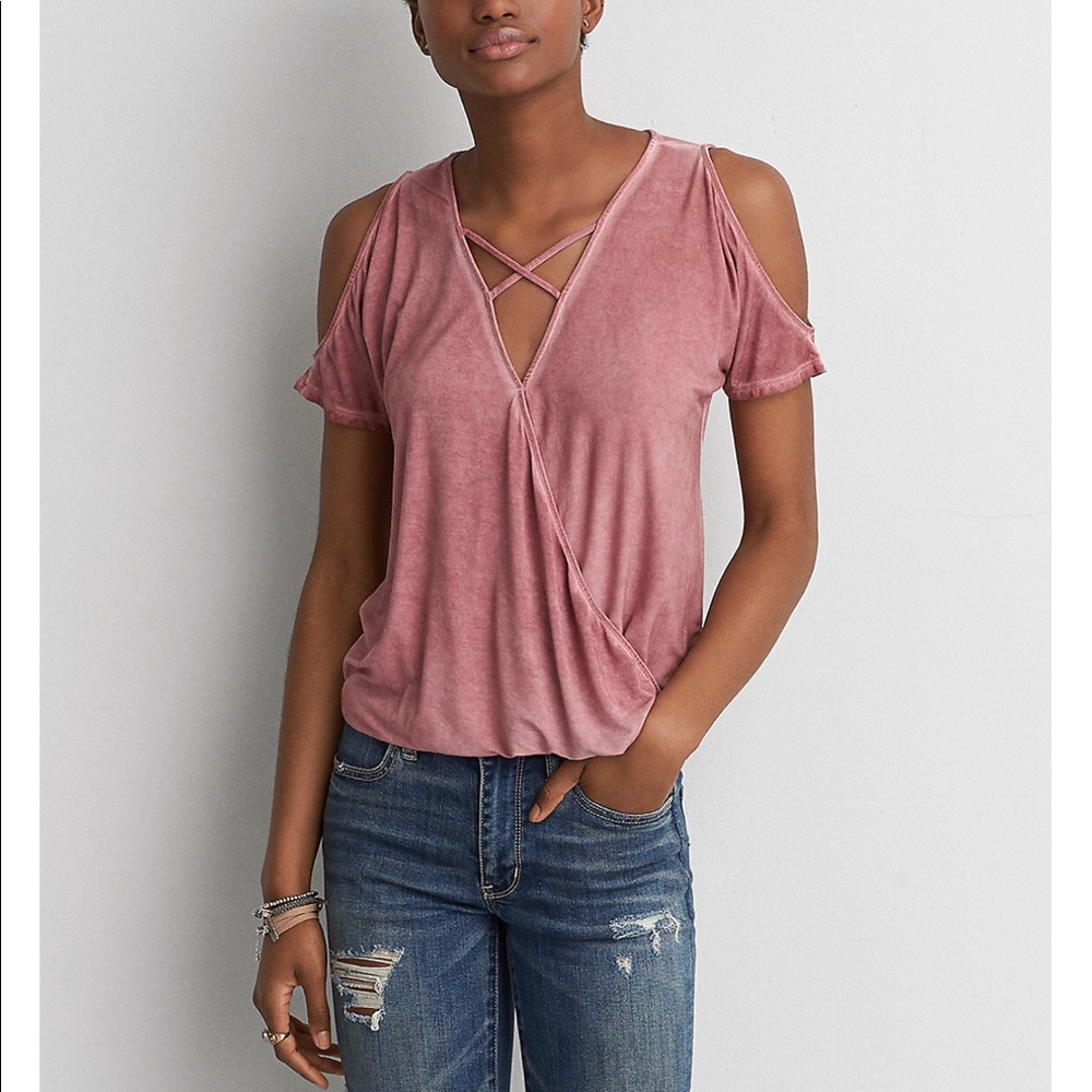 Soft and sexy American eagle cold shoulder top!!