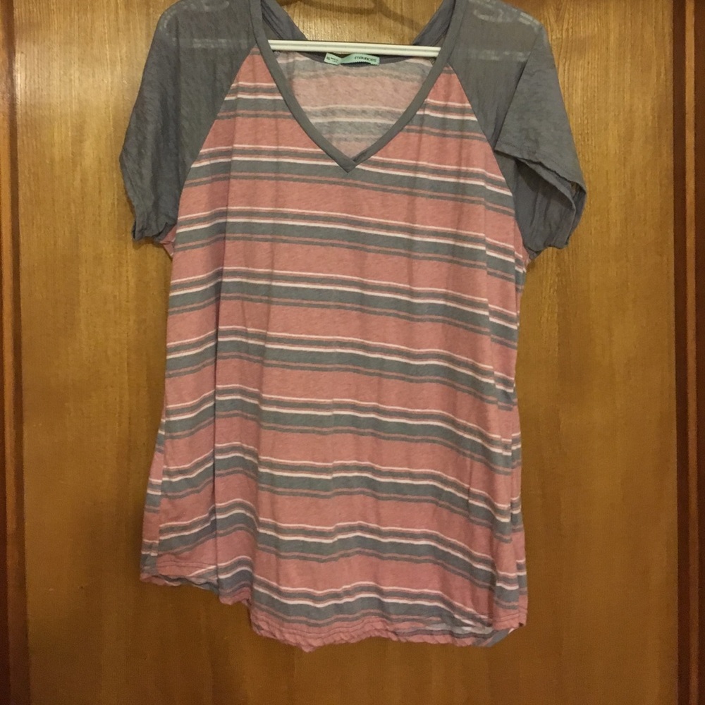 Cute Maurice's gray and pink t shirt