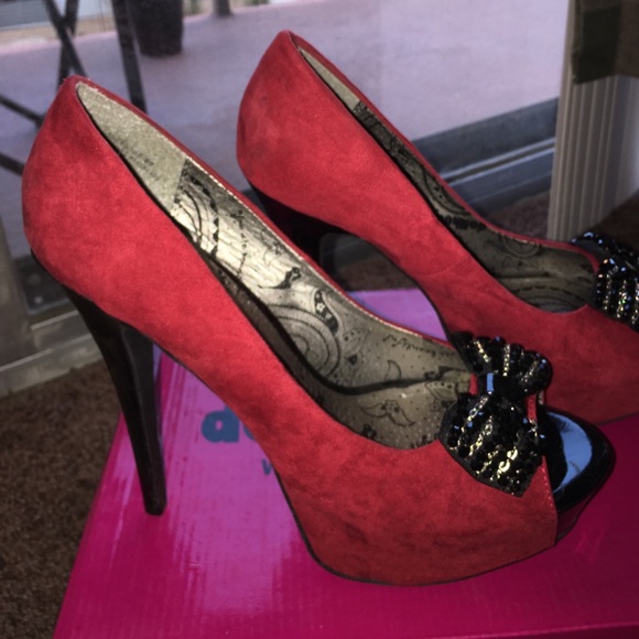 ❗️4/$30❗️Red peep toed heels - Picture 2 of 5