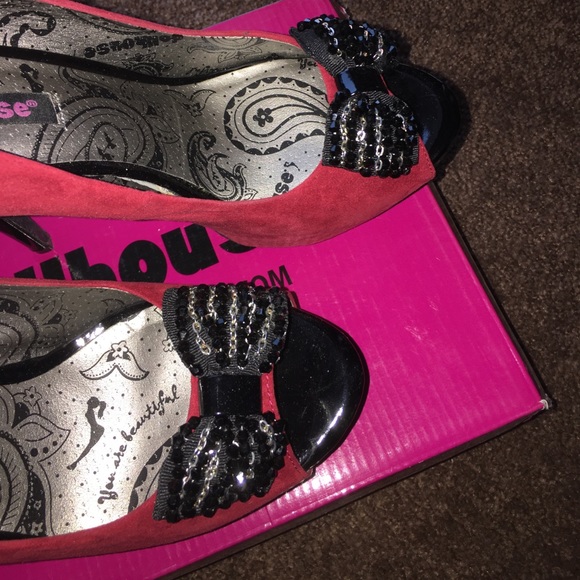 ❗️4/$30❗️Red peep toed heels - Picture 3 of 5