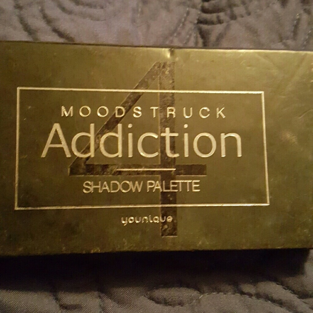 Used younique shadow palette
