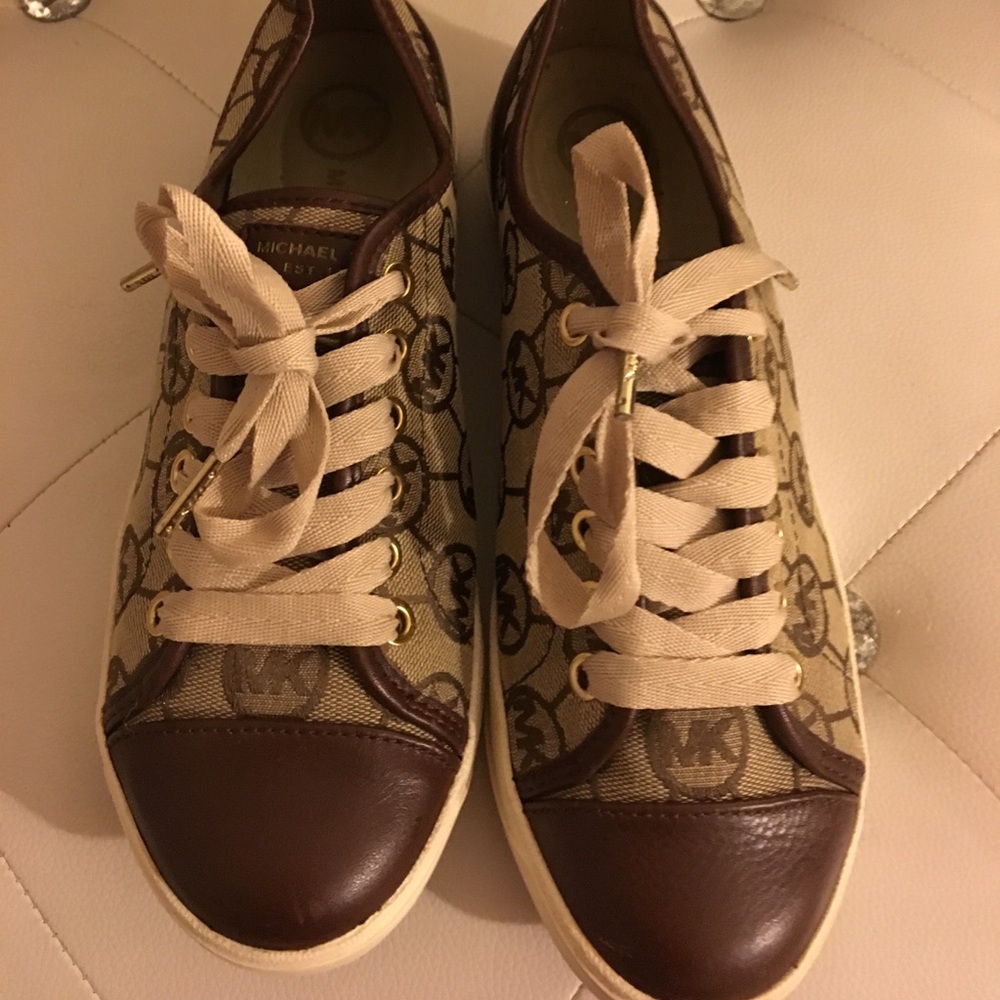 MICHAEL KORS SNEAKERS!
