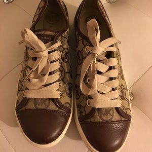 MICHAEL KORS SNEAKERS!
