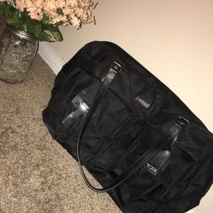 NWOT! Tumi weekender bag 🌻