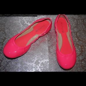 Bright pink Boutique 9 flat shoes size 6.5