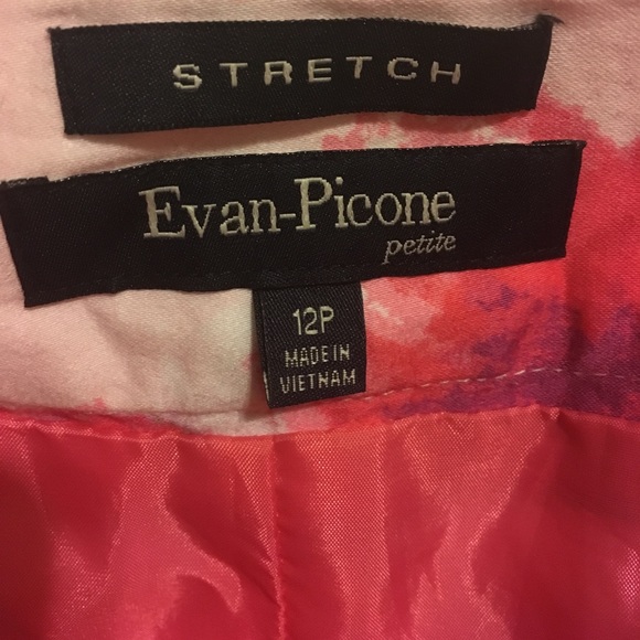 Beautiful skirt with 2 small pockets in front - Picture 3 of 4