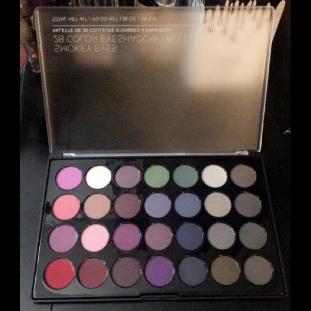 BH Cosmetics eyeshadow palette