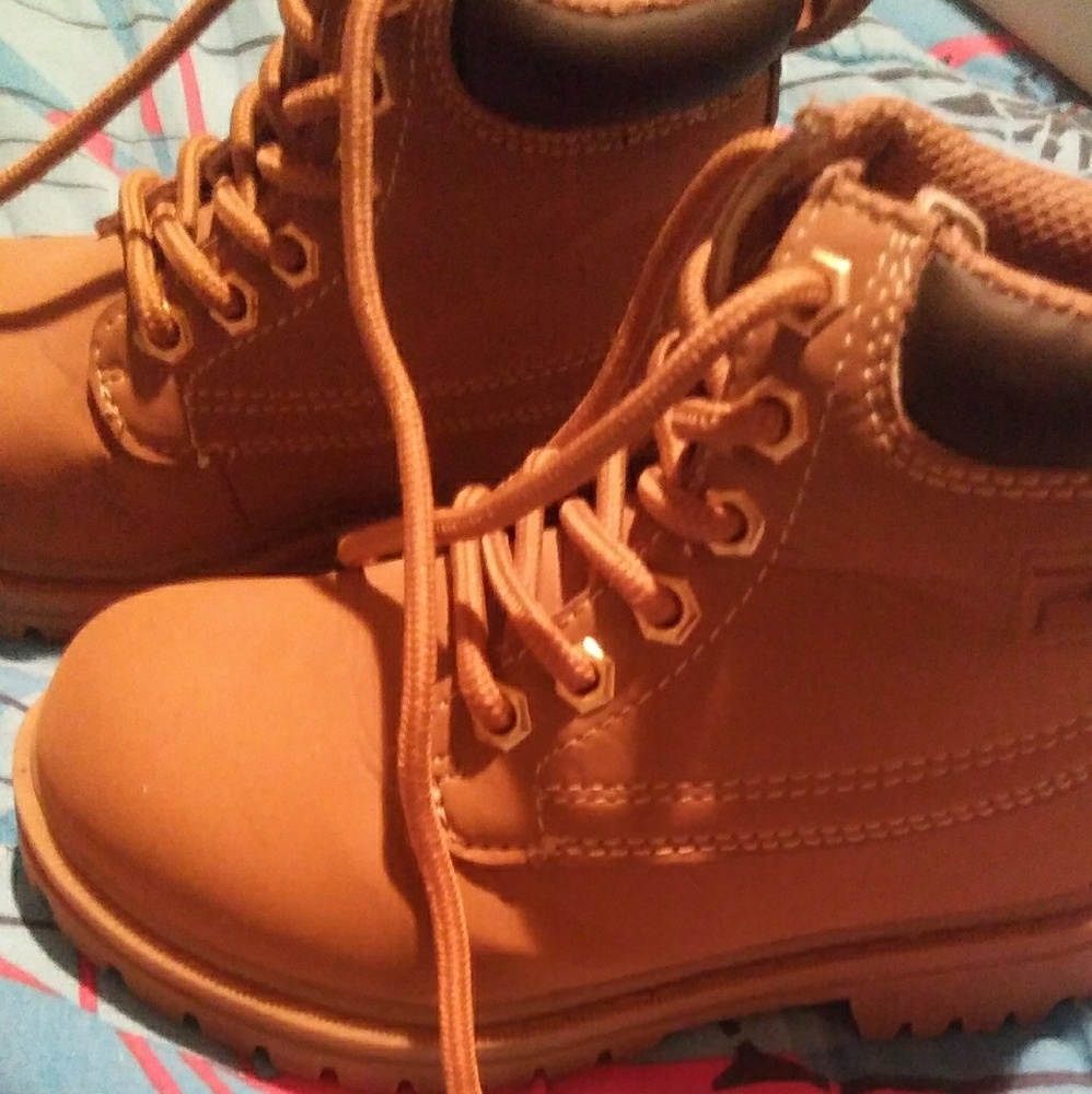 Boys Fila tan boots