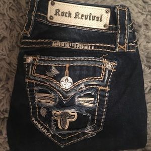 Super cute Rock Revival straight leg jeans! 😍