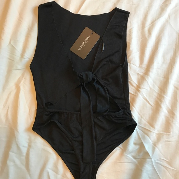 ✖️SOLD✖️ Black bow open back bodysuit - Picture 3 of 3