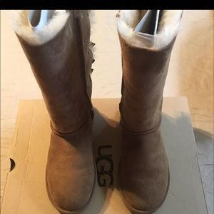 Tall chestnut baliey Uggs $190 on Ⓜ️