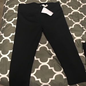 Brand New Fabletics Solar Capri (XL)