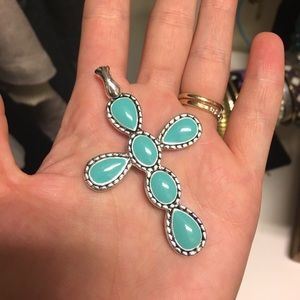 HP💥NWOT Reversible cross pendant for a necklace!