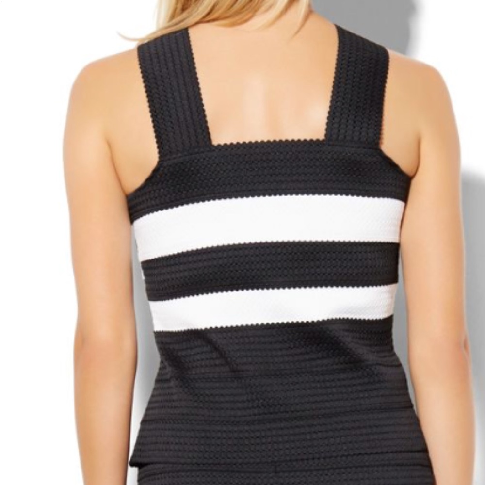 ⚡️New York and Co⚡️Black and White Top - Picture 2 of 3