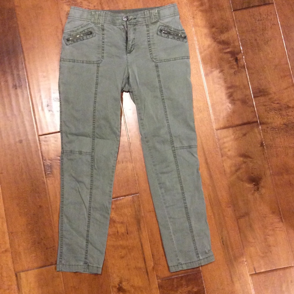 Adorable, casual ankle pants from Dillard's