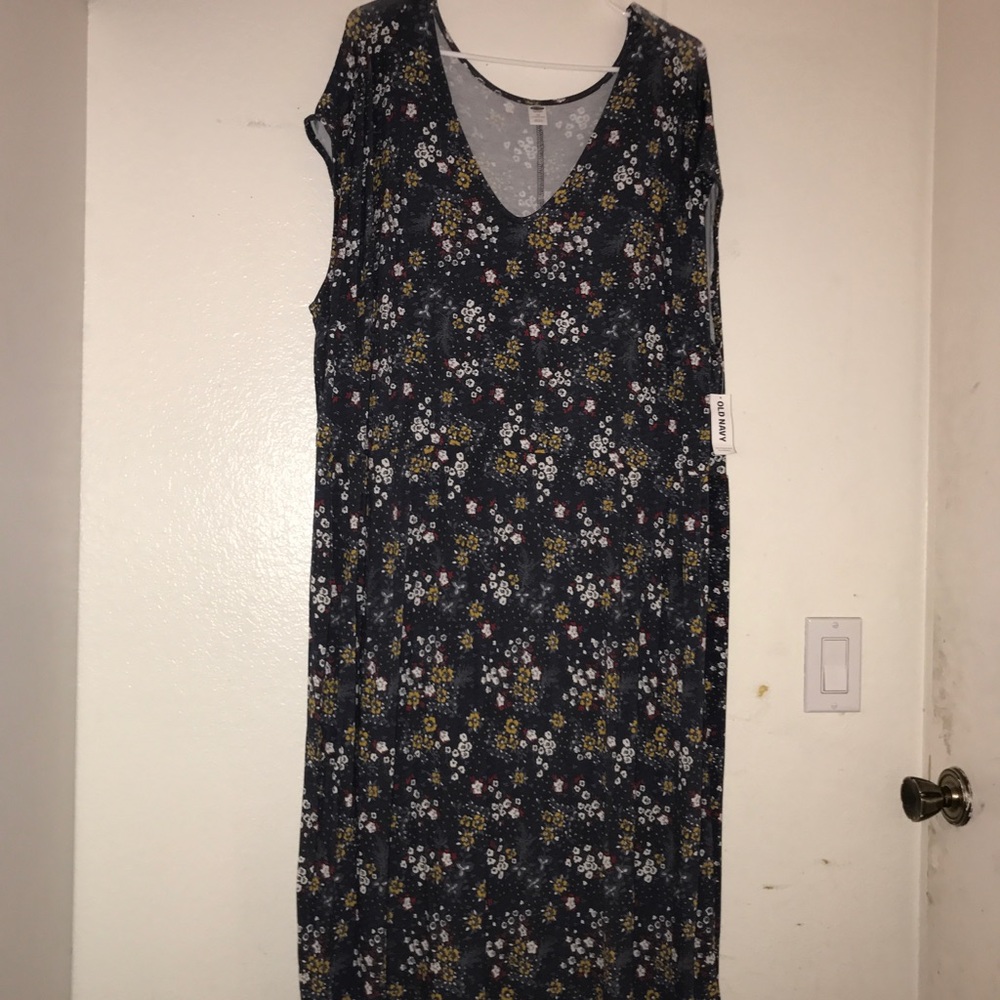 FINAL SALE 🌹 Below the knee dress 💛