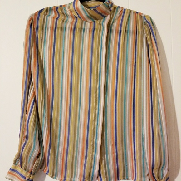 Off centered button down blouse - Picture 5 of 5