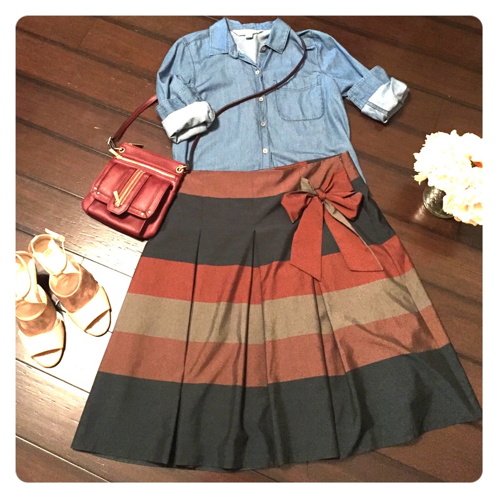 Gorgeous pleated skirt with side tie