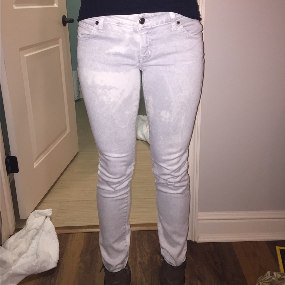 Super light wash skinny jeans