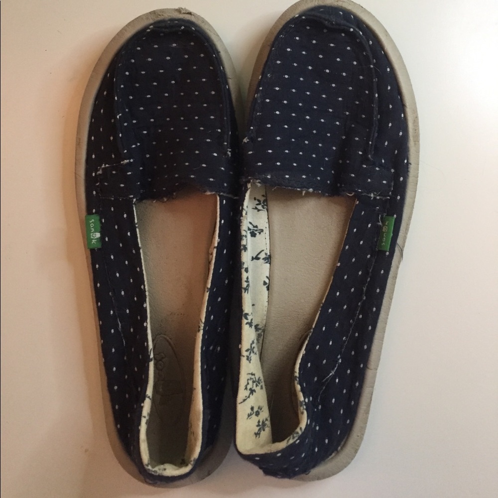 blue and white sanuks!!!