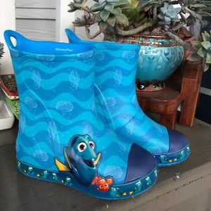 NWOT CROCS finding dory Size c10