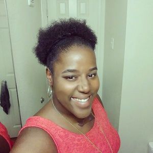 Meet your Posher, Keevia