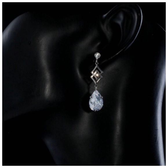 🎁 Swarovski Crystals The Afton Earrings - Picture 4 of 4