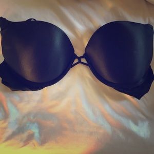 Victoria Secret Miraculous Plunge Bra! 🖤