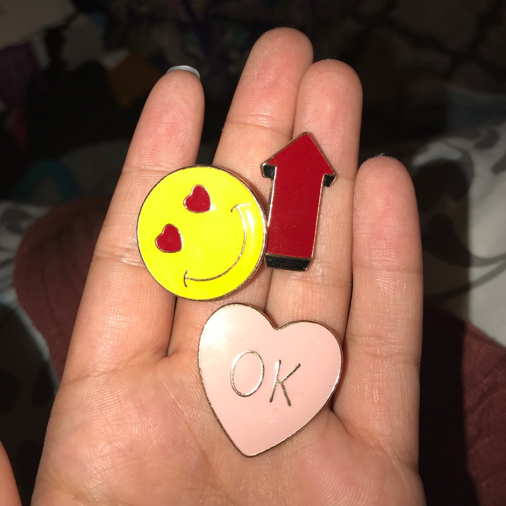 3 pins (a bundle)