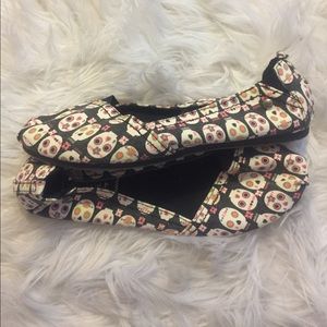 Skull print flats