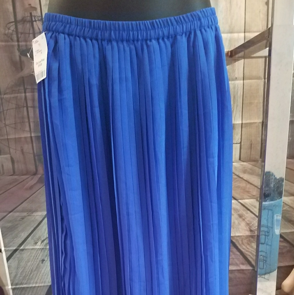 Nouveau New York Long Skirt NWT