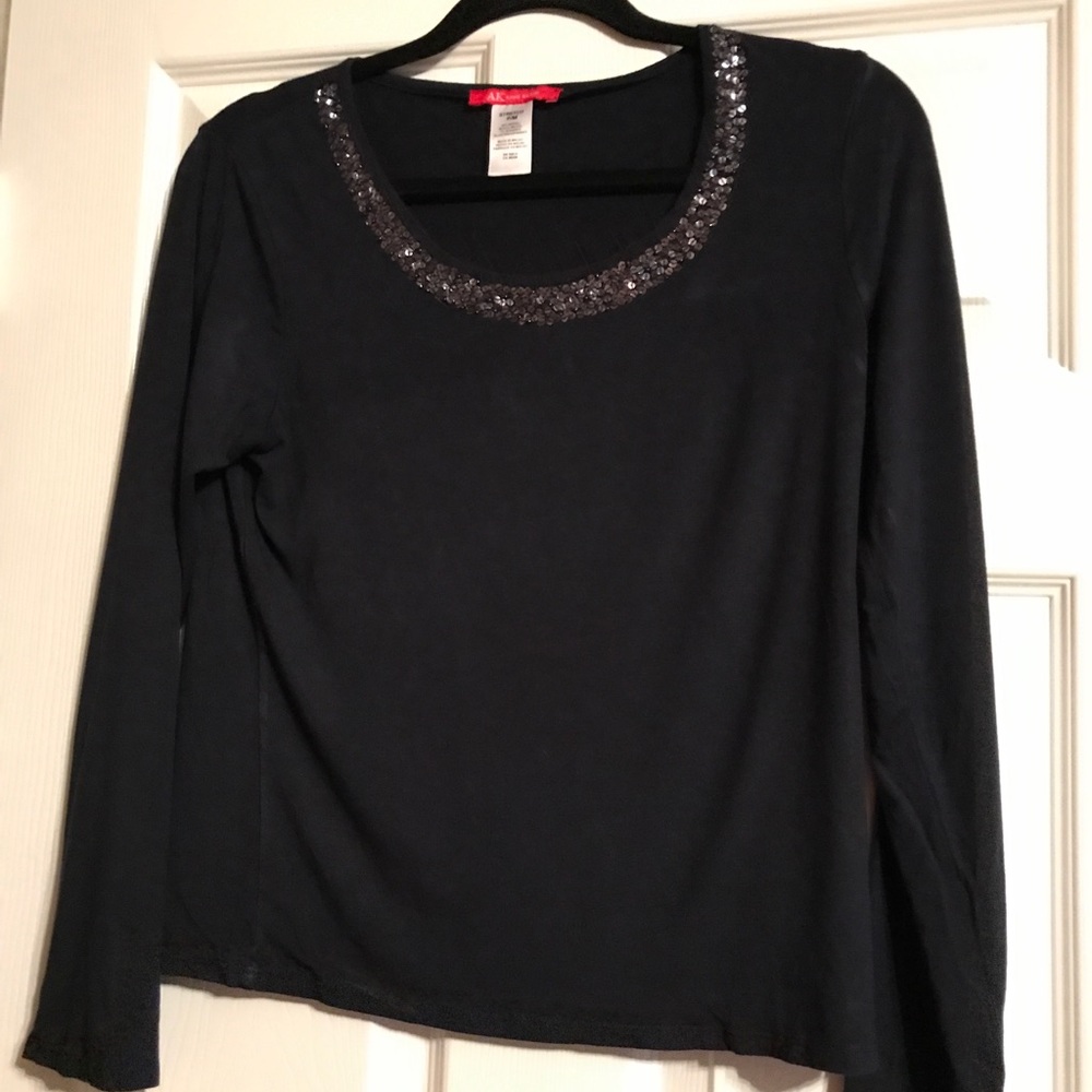 Anne Klein navy blue top with 3/4" sleeves.