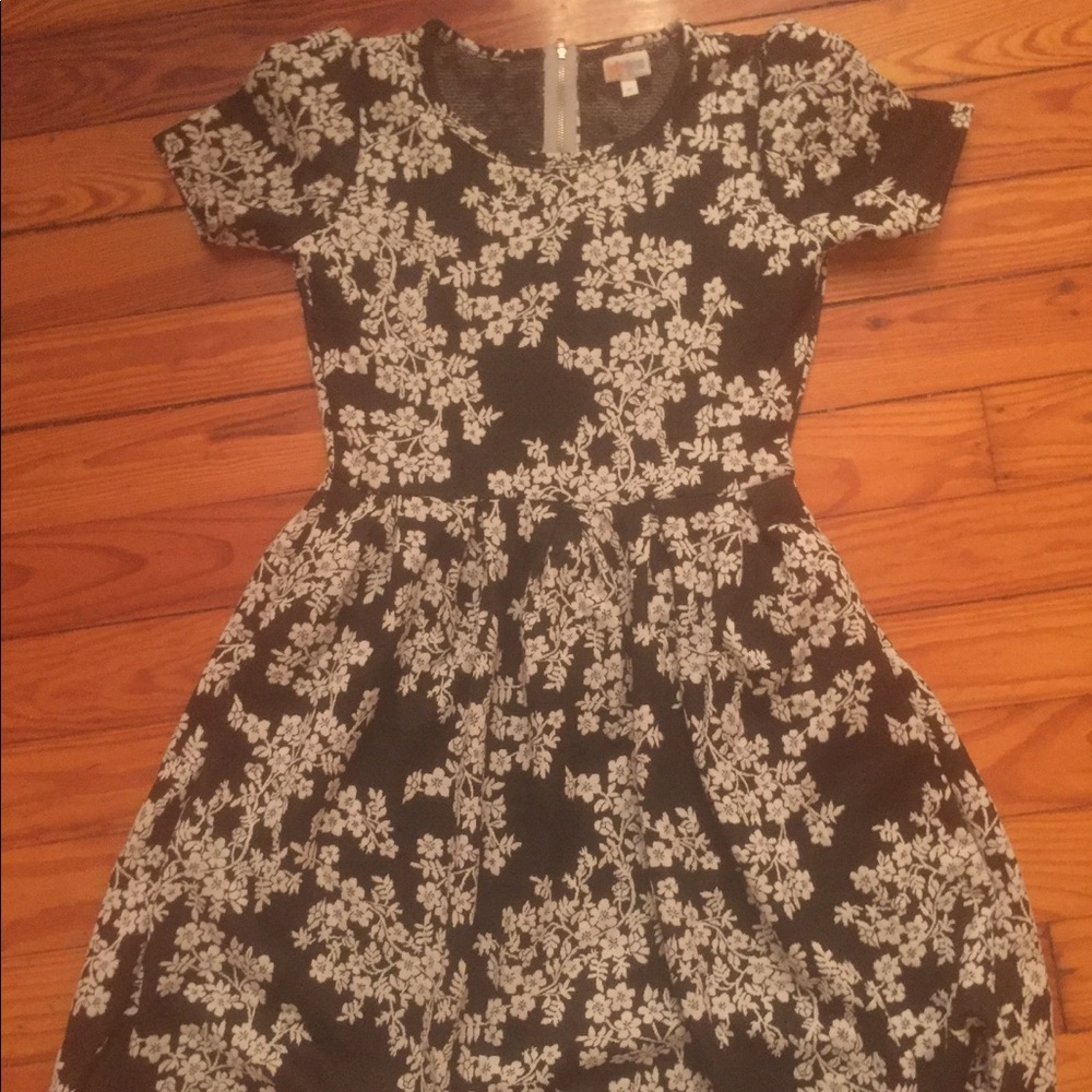 Lularoe Amelia dress size medium. Excellent cond.