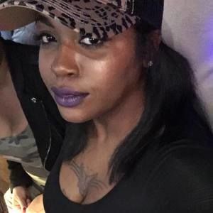 Meet your Posher, Reina