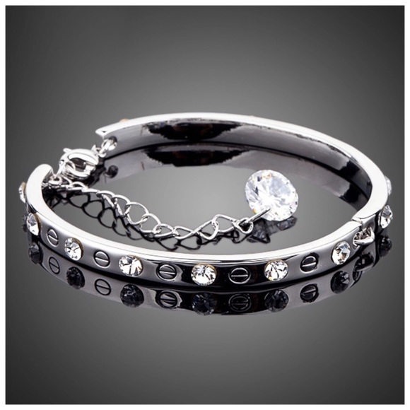 🆕 Swarovski Crystals Dangling Crystal Bracelet - Picture 2 of 3