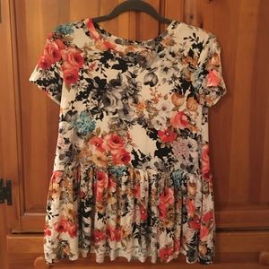 Agnes and Dora loose ruffle tee