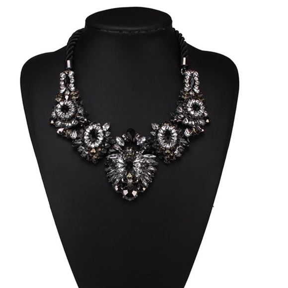 New Statement Necklace Stunning - Picture 1 of 4