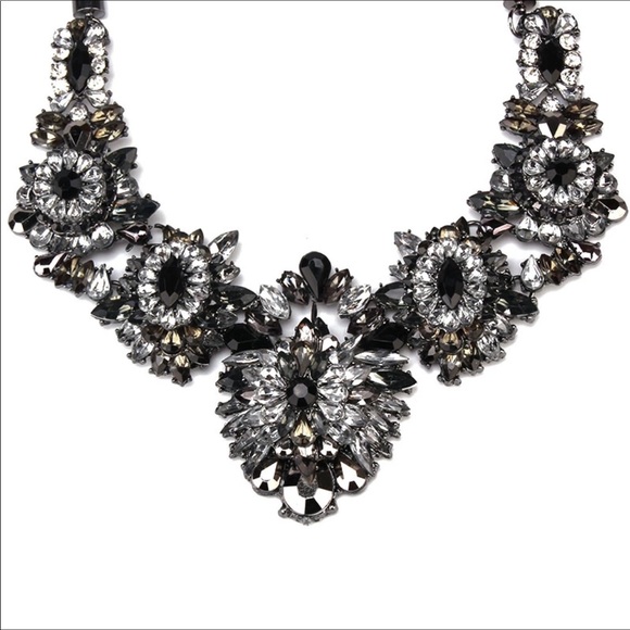 New Statement Necklace Stunning - Picture 3 of 4