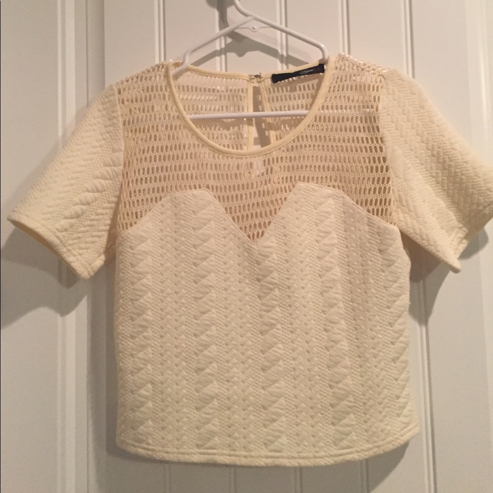 Cropped cream top