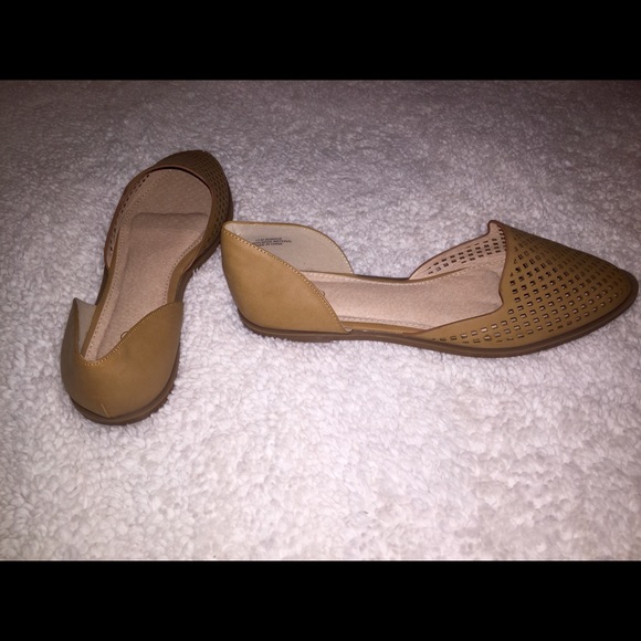 Size 11 Tan Shoes! - Picture 3 of 4