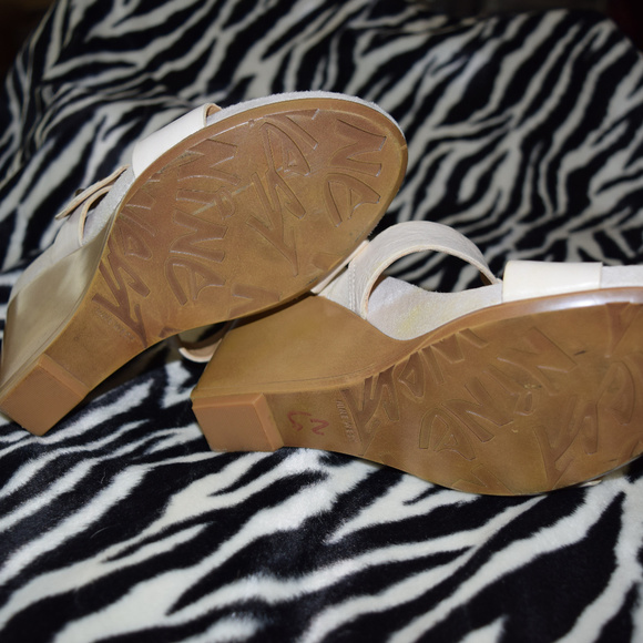 Cream Nine West Wedge Heel Sandals Size 6 - Picture 3 of 8