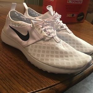 Women's Nike Juvenate Shoe