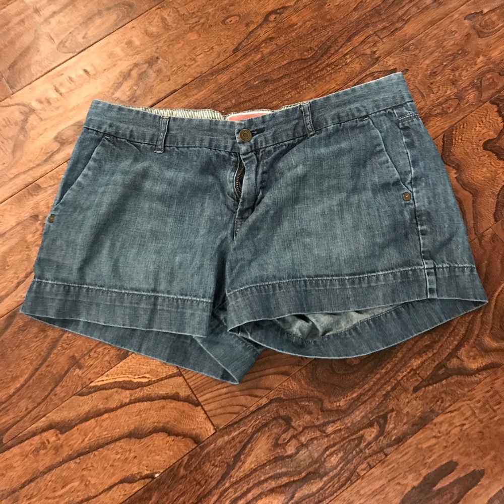 GAP JEAN SHORTS- like new- size 10