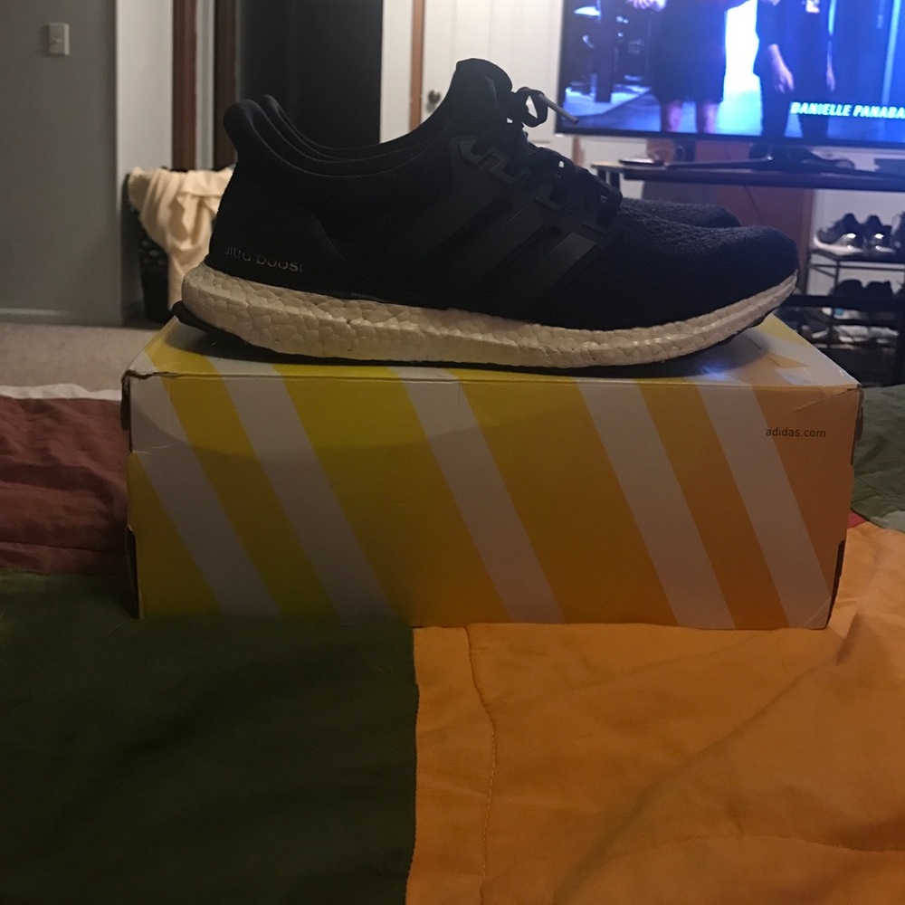 Core black adidas ultraboost