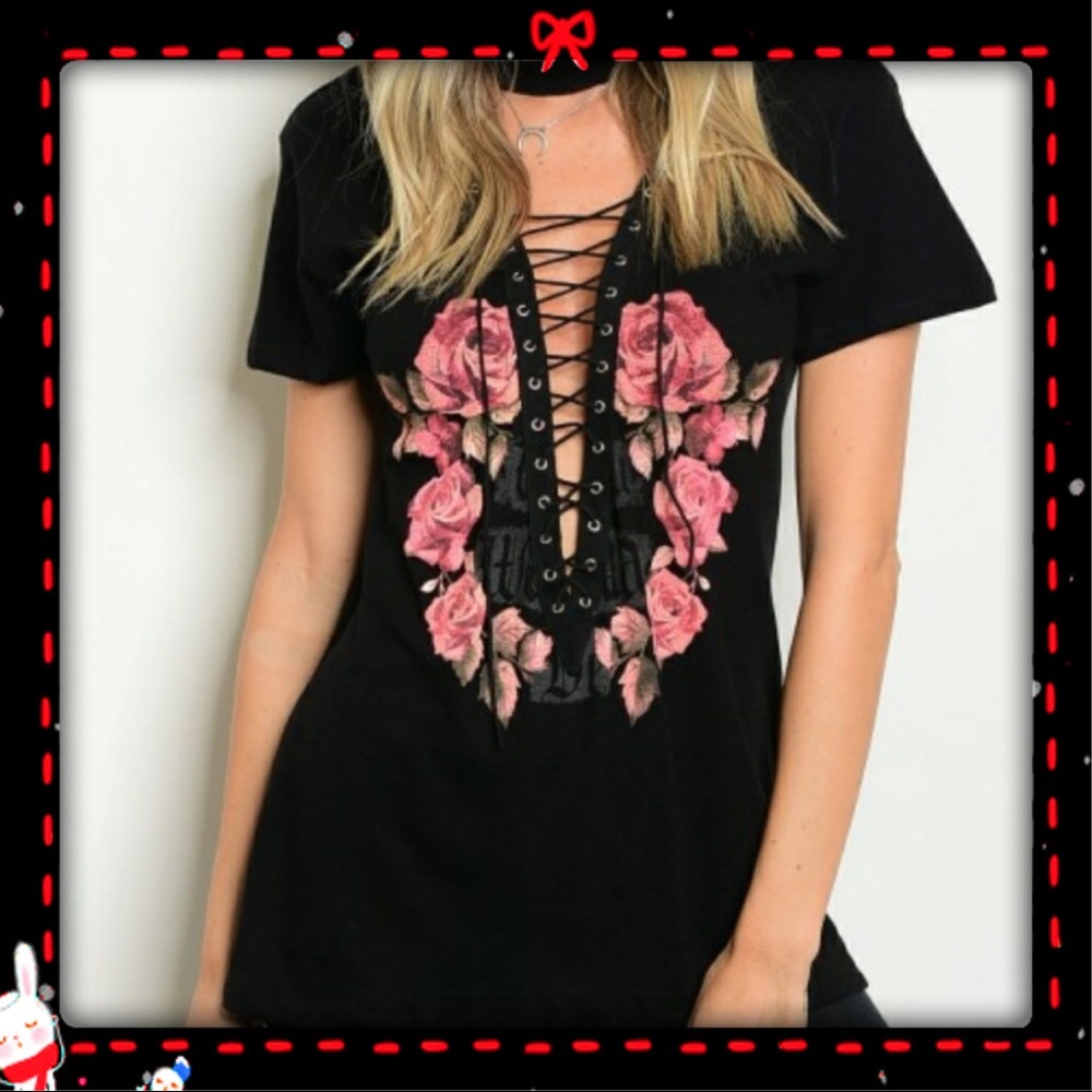 🎉🎉Black &Rose 🌹Lace Up V Neck Top