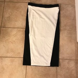 Super cute black/white Express skirt