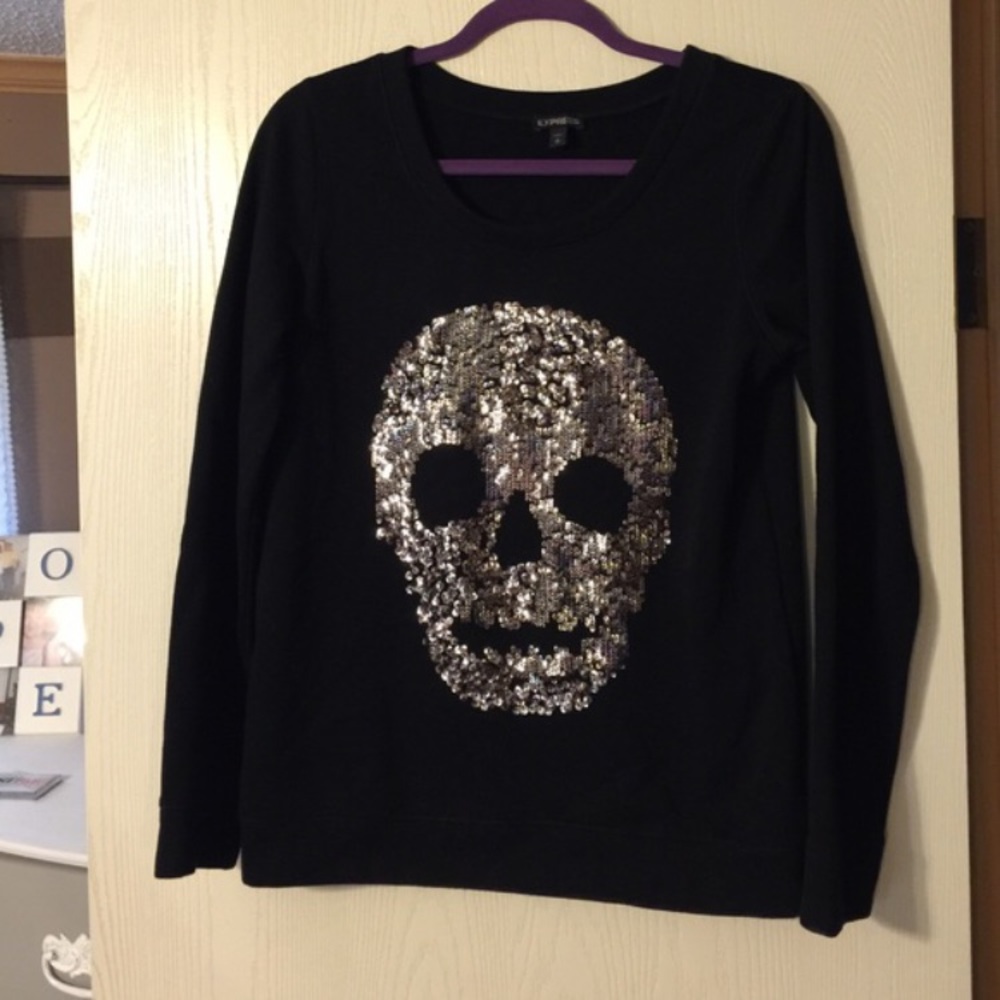 Black sweater with skull
