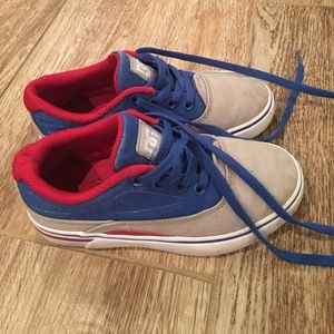 DC SHOE CO USA preschool boys size 12